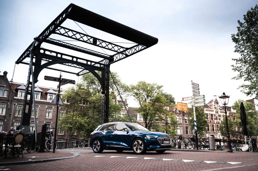  Audi e-tron 55 Quattro 2019 года  (WW) (фото 397 из 452)